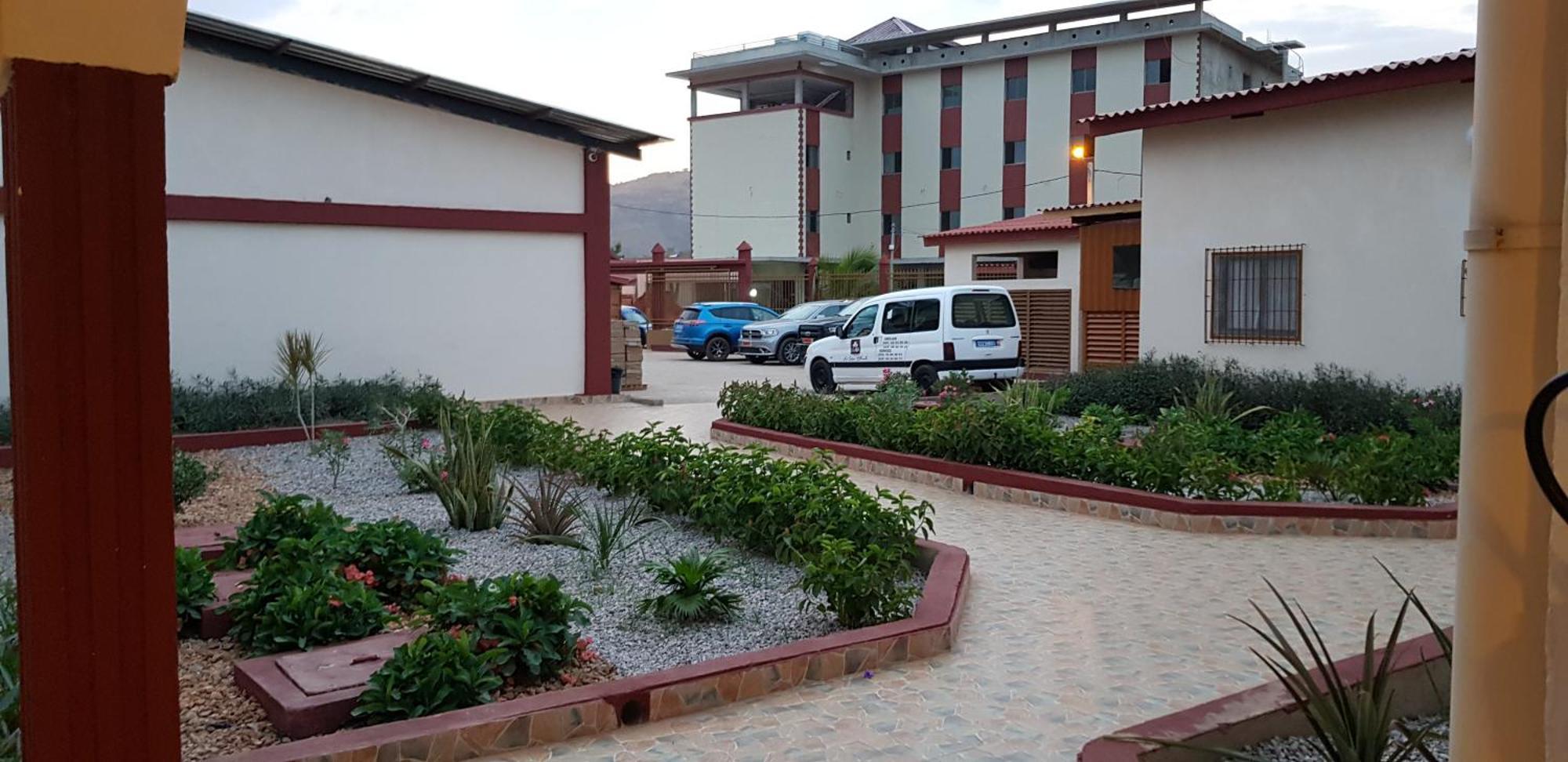 Hotel La Rose Blanche Korhogo Εξωτερικό φωτογραφία