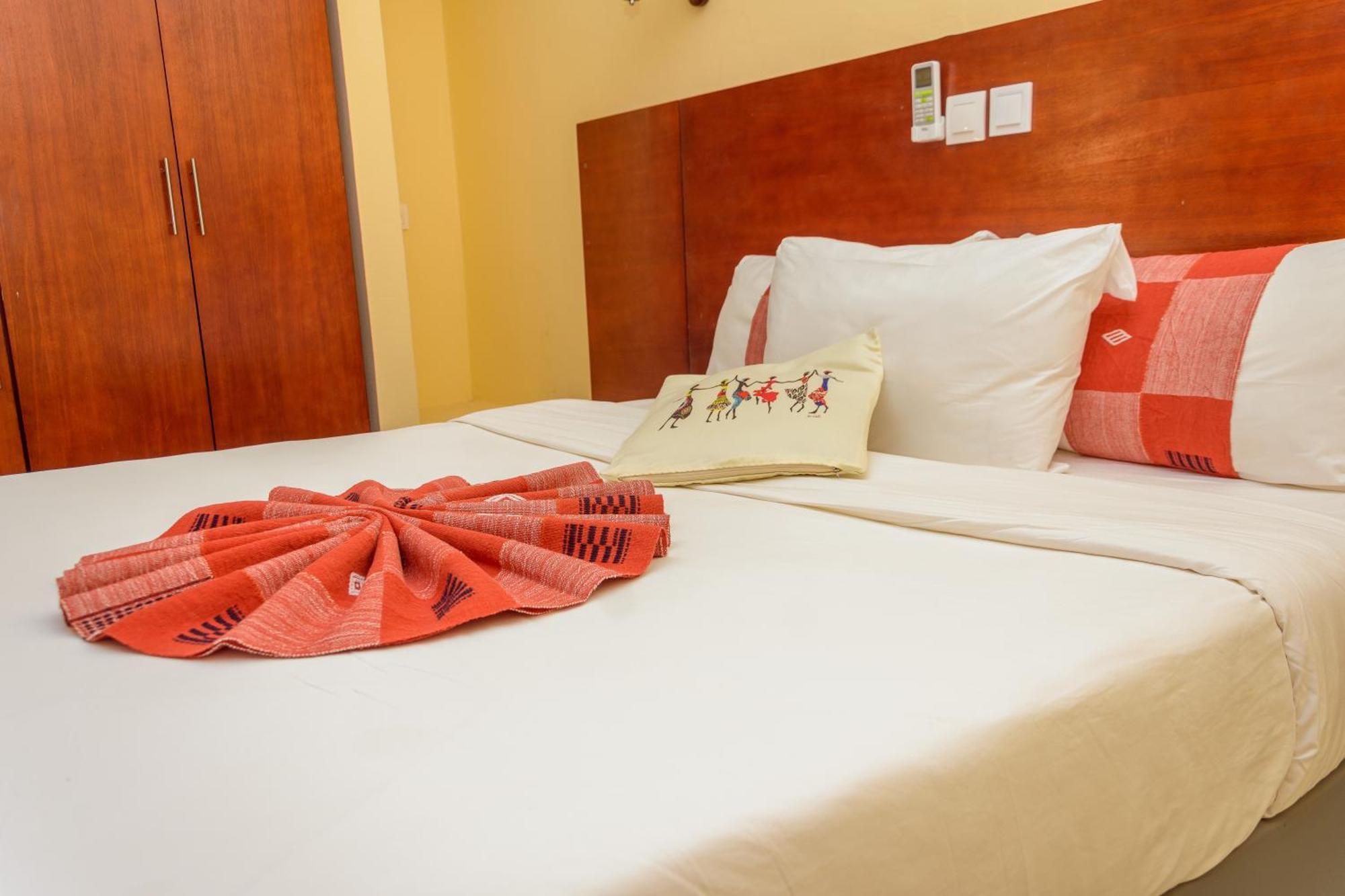 Hotel La Rose Blanche Korhogo Εξωτερικό φωτογραφία