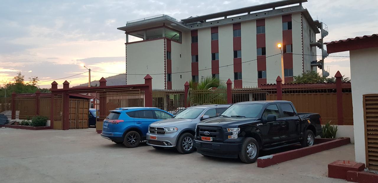 Hotel La Rose Blanche Korhogo Εξωτερικό φωτογραφία