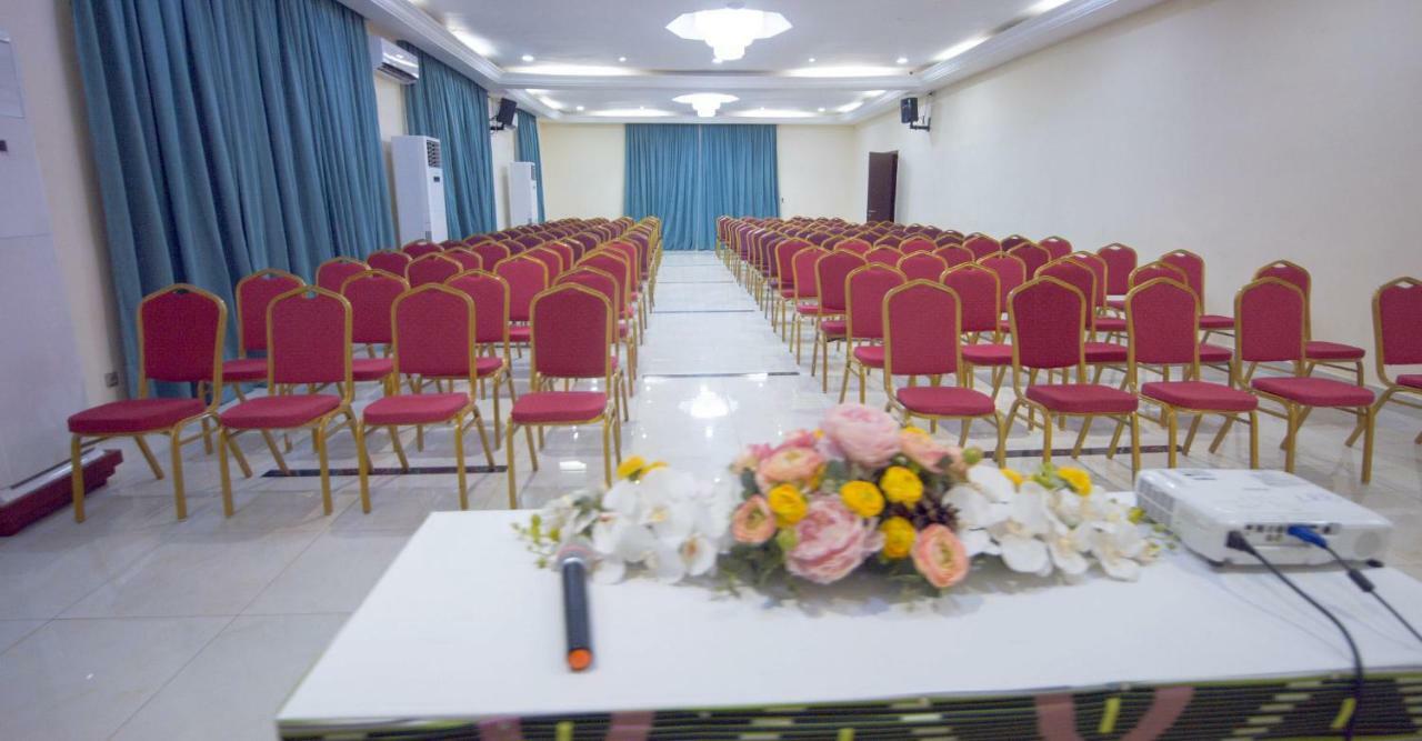 Hotel La Rose Blanche Korhogo Εξωτερικό φωτογραφία